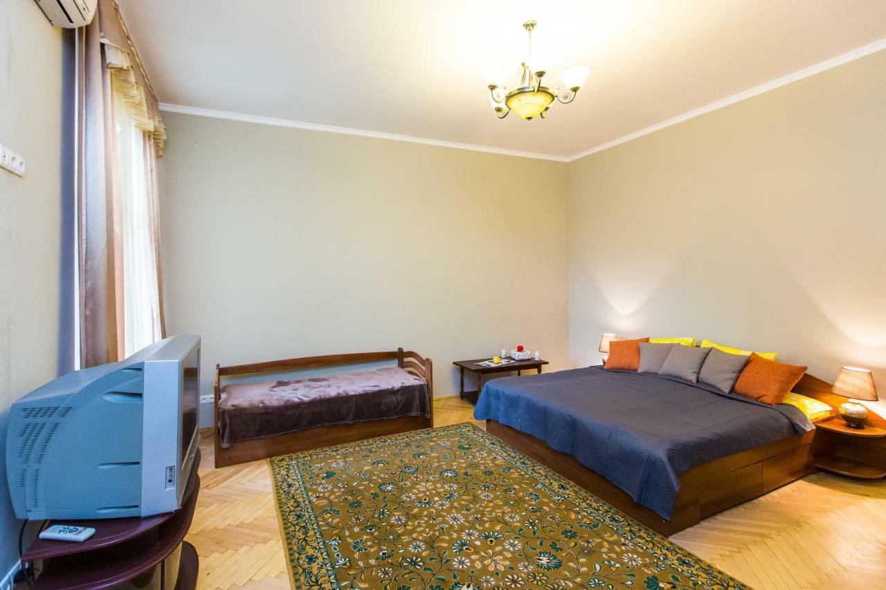 Apartments On Sholom Aleichem Та Ще Варіант Поруч 리비프 외부 사진