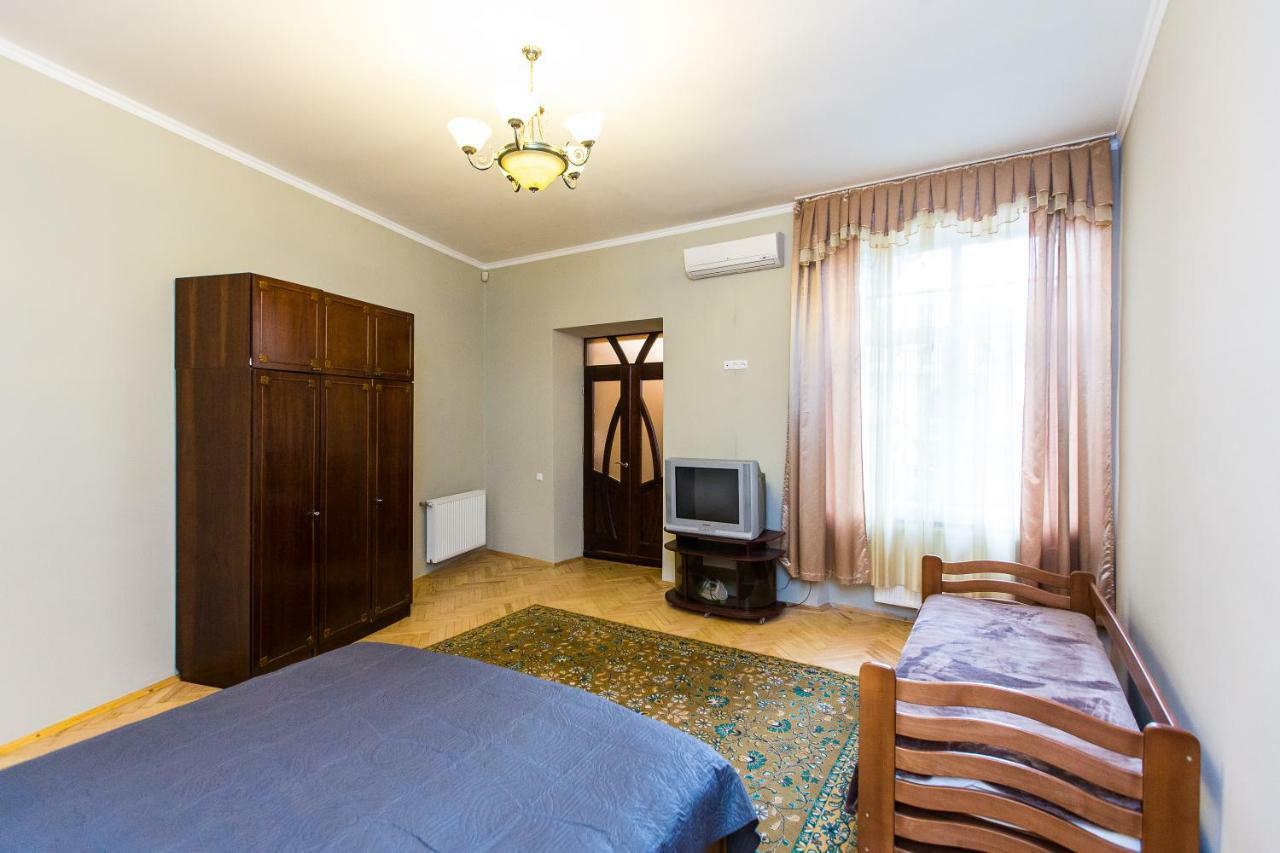 Apartments On Sholom Aleichem Та Ще Варіант Поруч 리비프 외부 사진